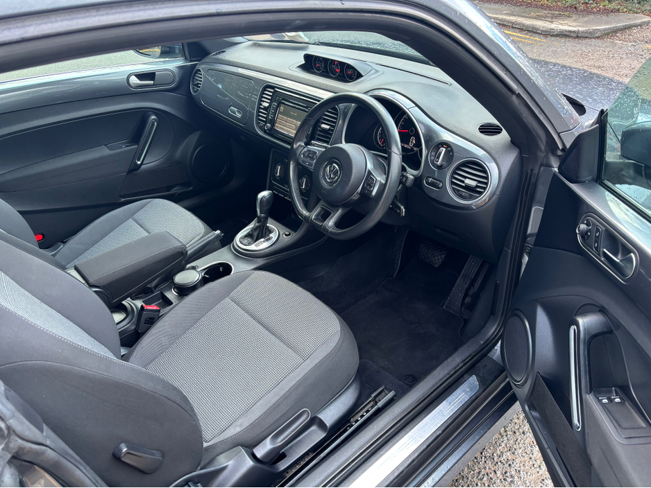 2015 Volkswagen Beetle - image 11