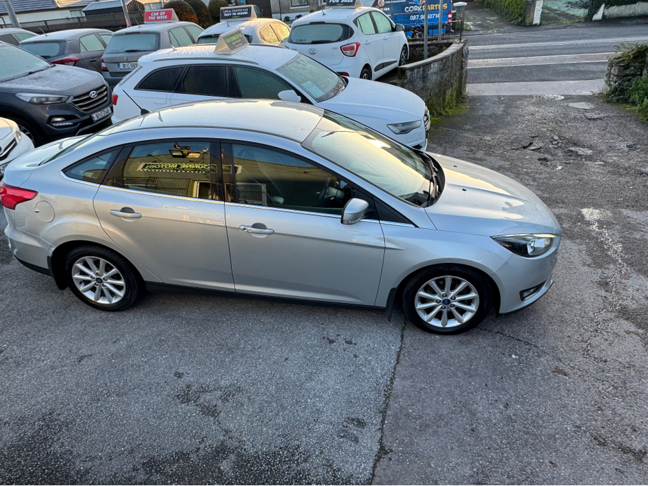 2018 Ford Focus - image 10