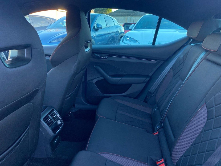 2023 Skoda Octavia - image 13