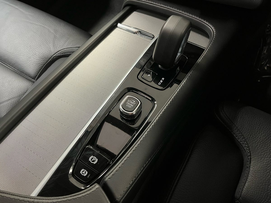 2023 Volvo XC90 - image 4