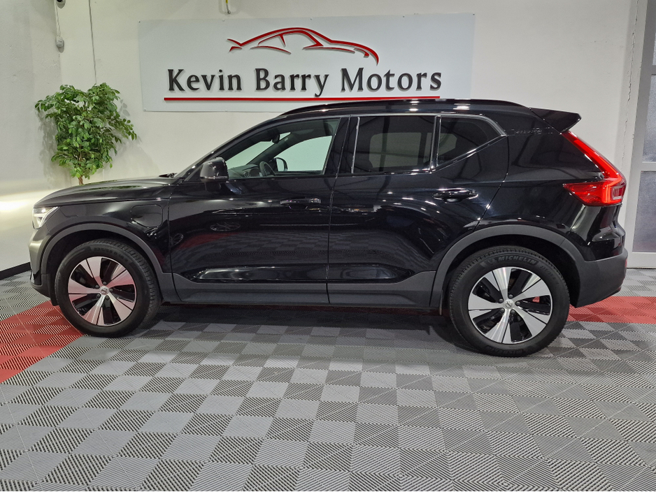 2022 Volvo XC40 T4 PLUS DARK RECHARGE AUTOMATIC **ONE OWNER / APPLE CARPLAY / BLIND SPOT ASSIST / ELECTRIC BOOTLID / HEATED FRONT & REAR SEATS / HEATED STEERING WHEEL / REVERSE CAMERA / WIRELESS PHONE CHARGING** €34,900