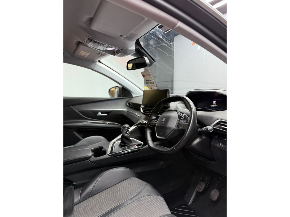 2022 Peugeot 5008 - image 16