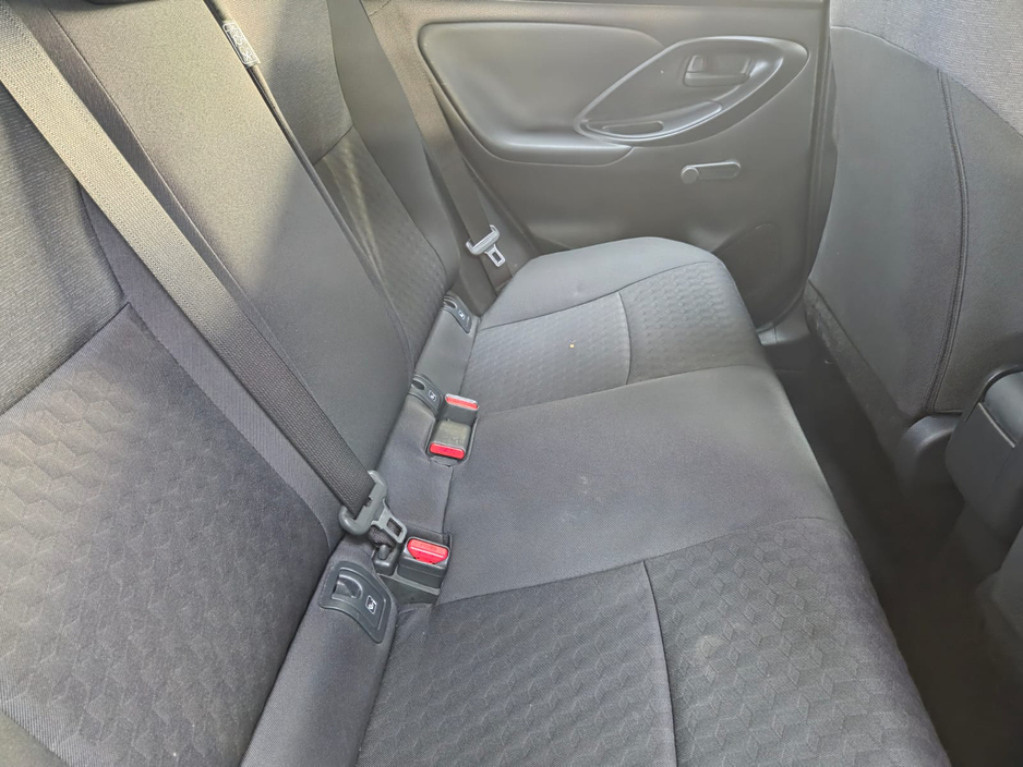 2022 Toyota Yaris - image 8