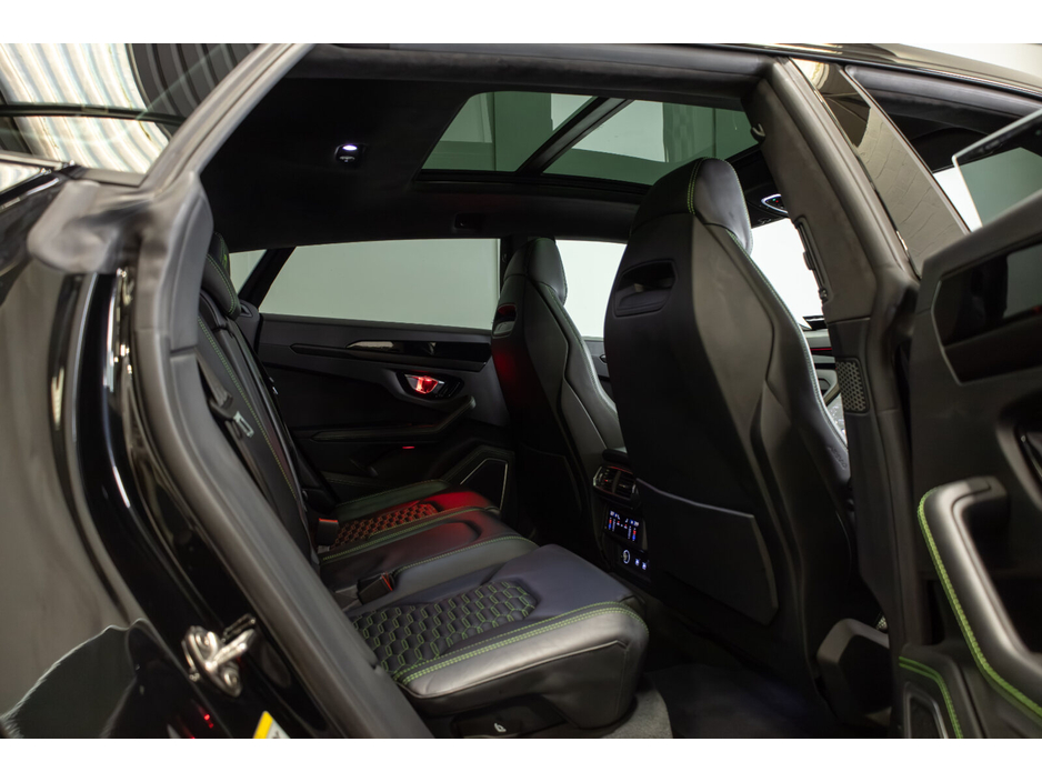 2021 Lamborghini Urus - image 13