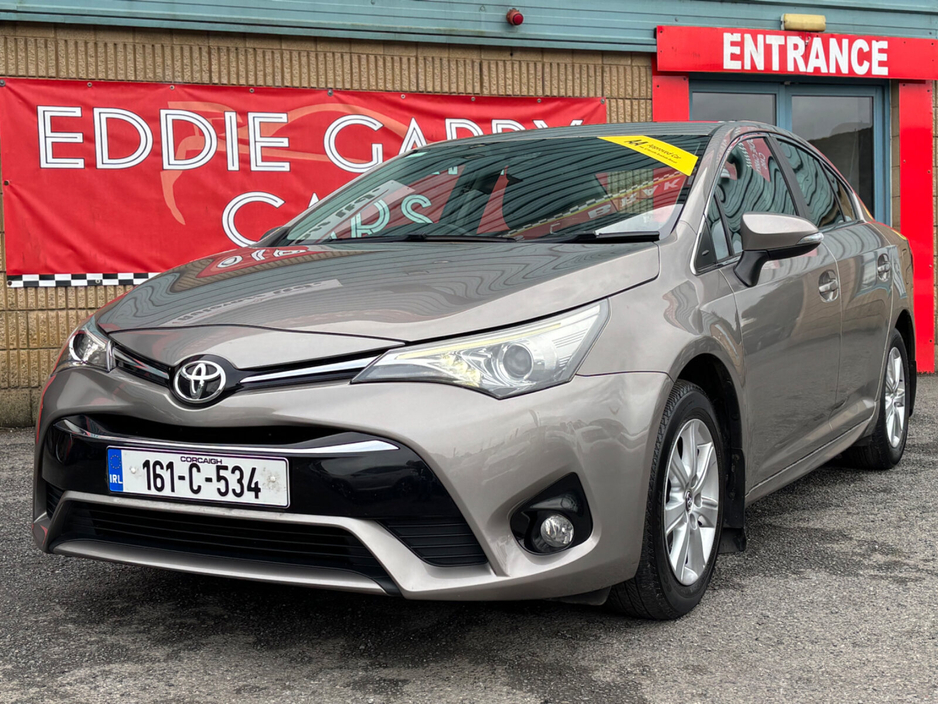 2016 Toyota Avensis - image 2