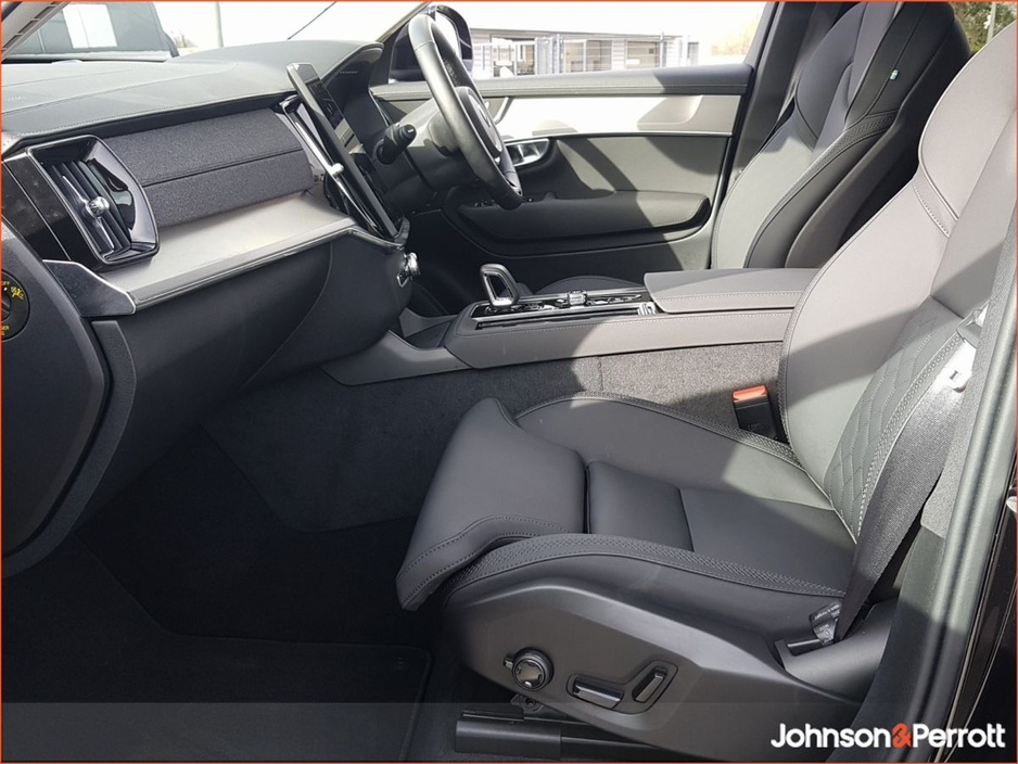 2025 Volvo XC90 T8 455bhp AWD PHEV Core €79,900