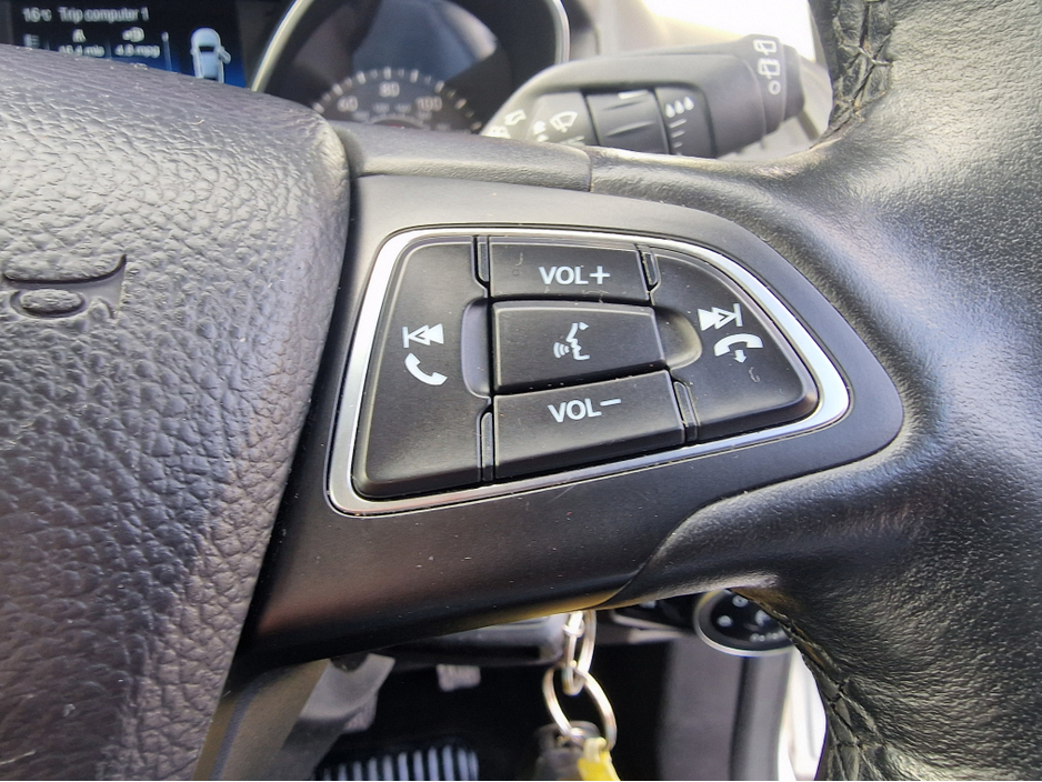 2015 Ford Focus - image 18