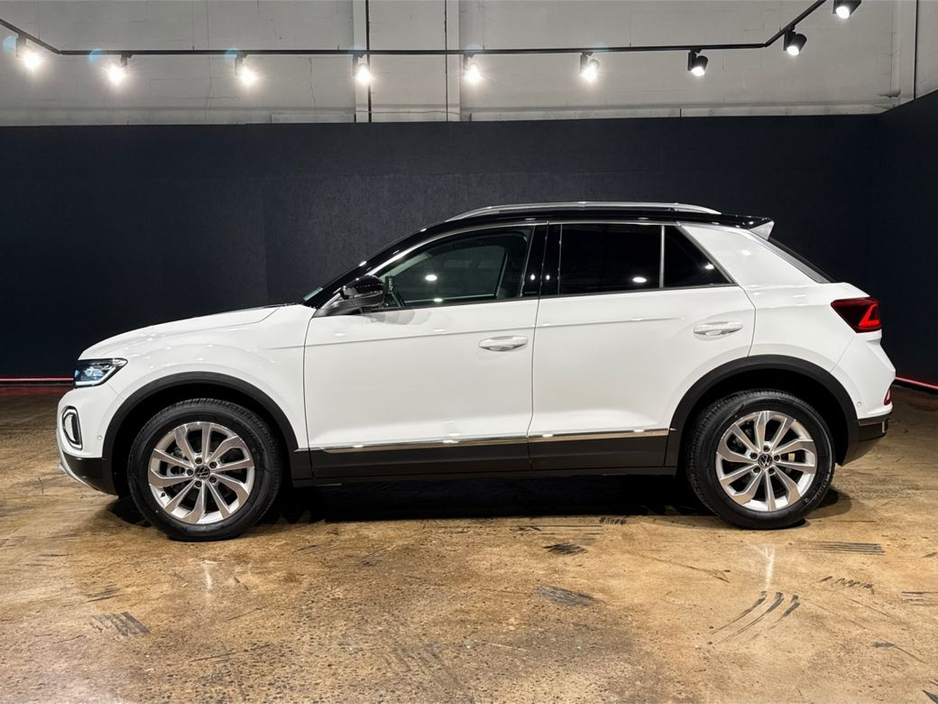 2023 Volkswagen T-Roc - image 6