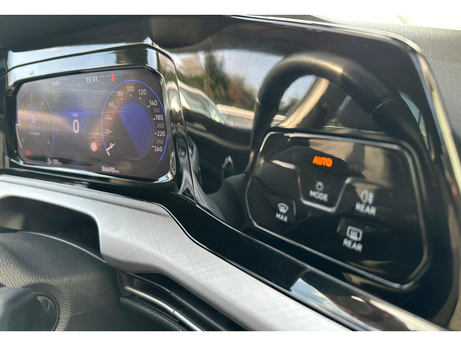 2022 Volkswagen Golf - image 26