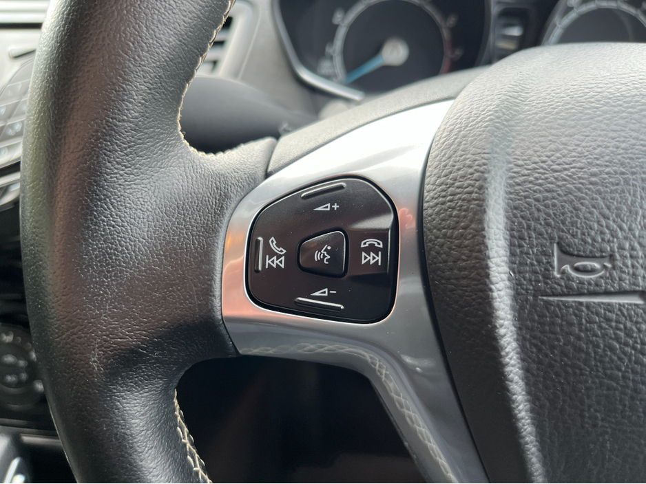 2016 Ford Fiesta - image 20