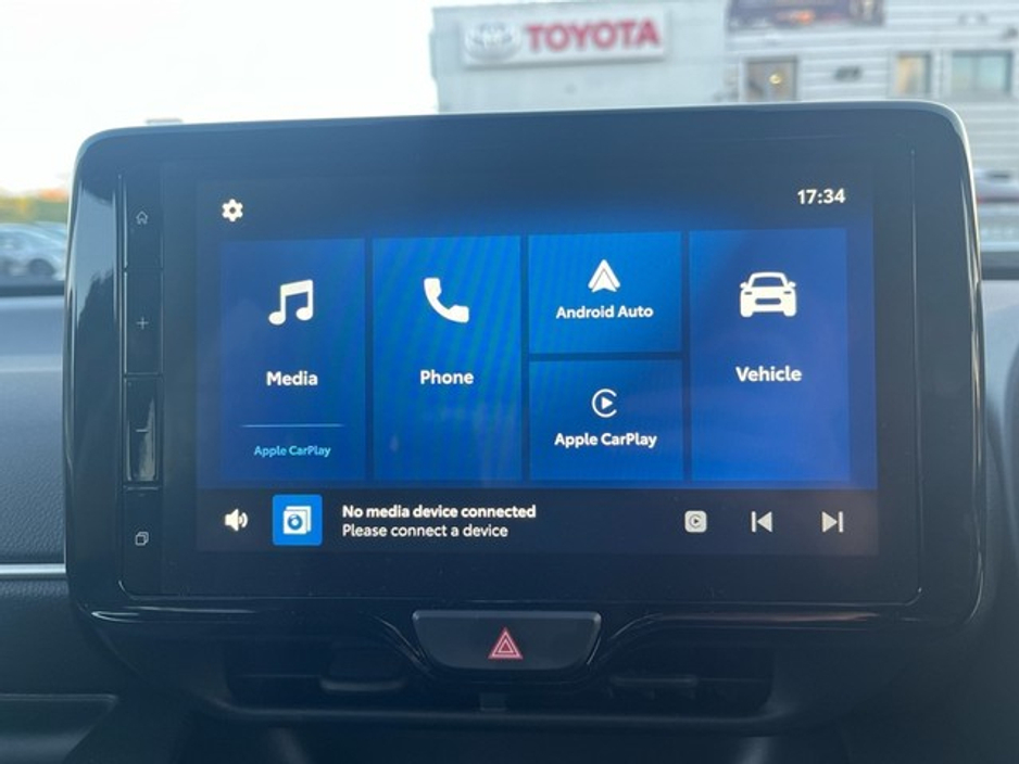 2025 Toyota Yaris YARIS LUNA SPORT €28,888