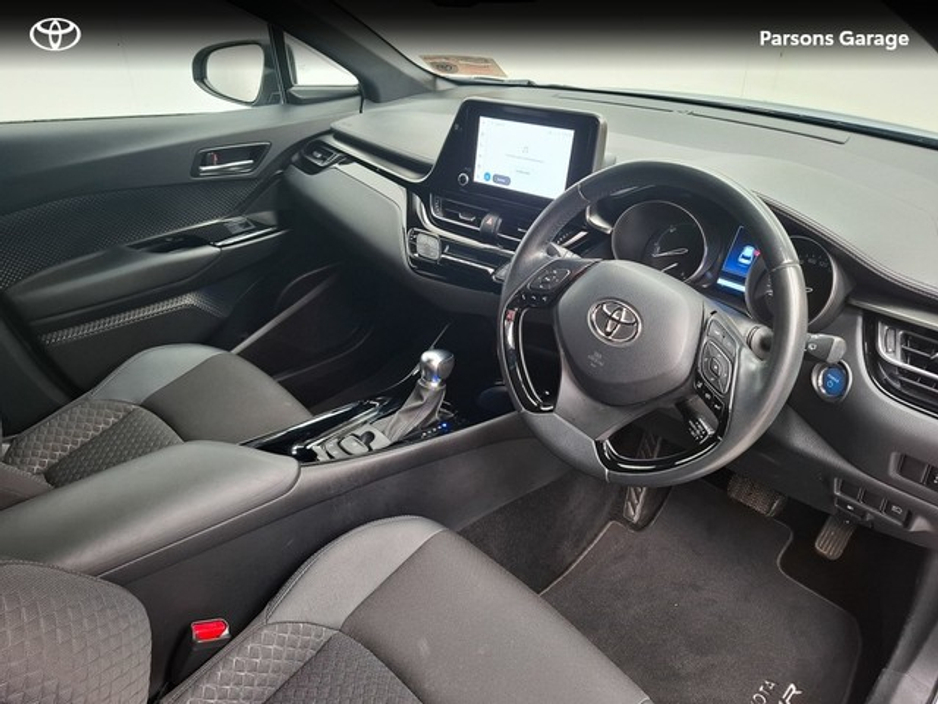 2022 Toyota C-HR - image 10