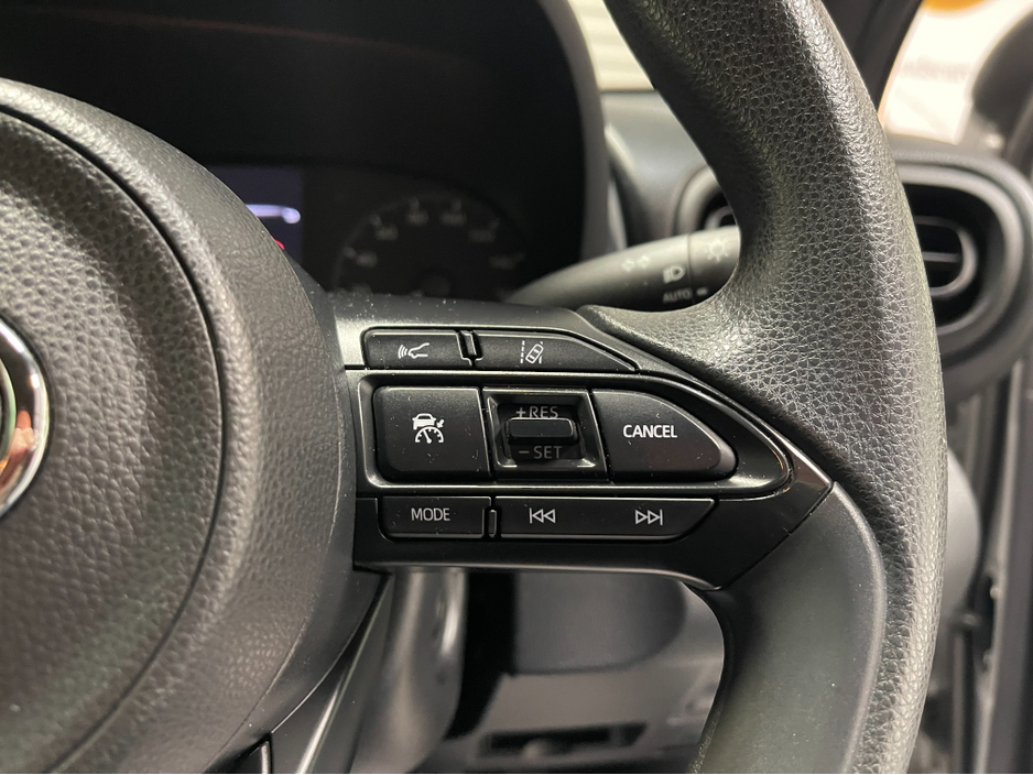 2020 Toyota Yaris - image 13