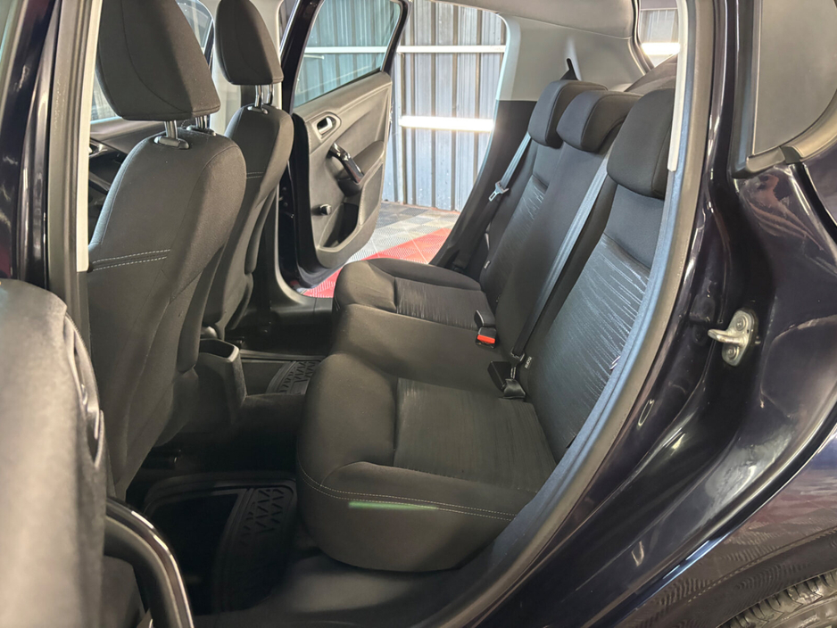 2016 Peugeot 208 - image 14