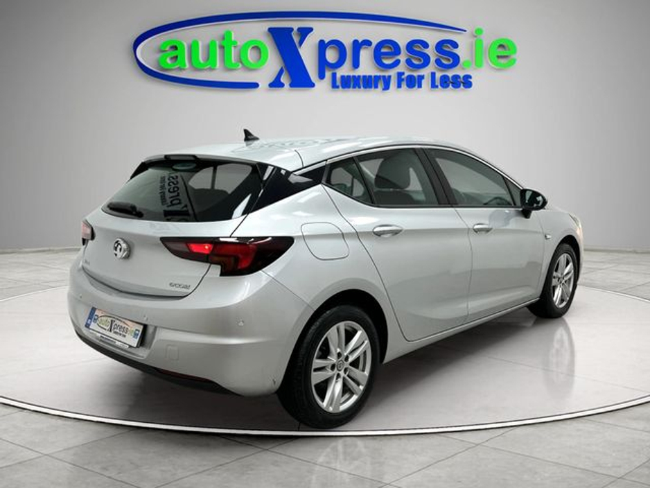 2017 Vauxhall Astra - image 7