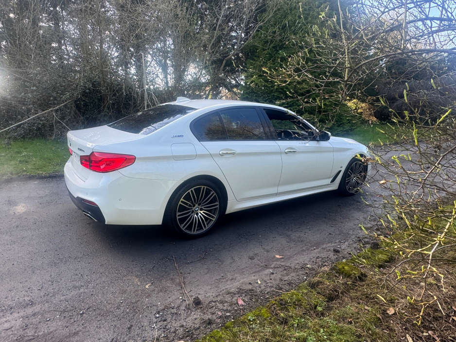 2017 BMW 5 Series - image 4