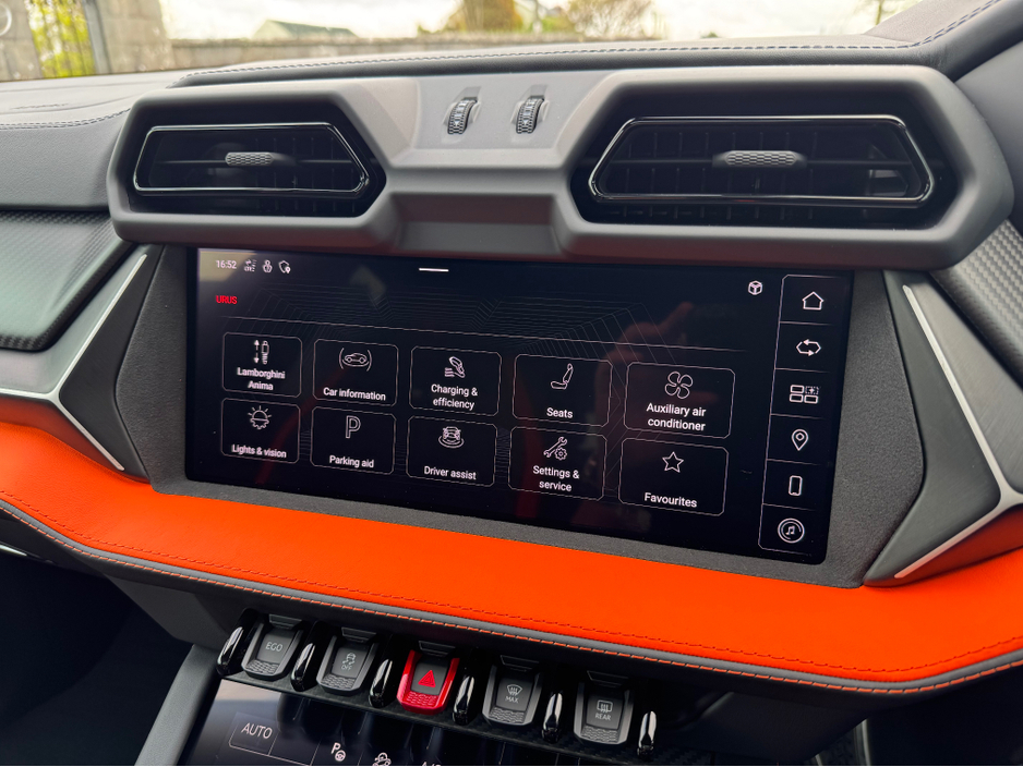 2025 Lamborghini Urus - image 29