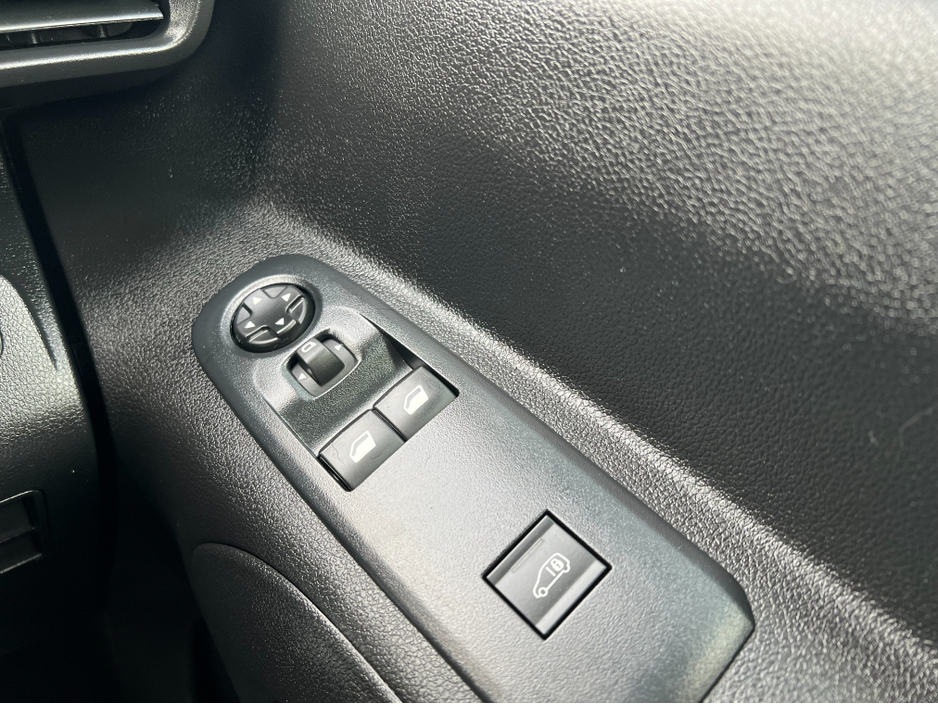 2023 Citroen Berlingo - image 15