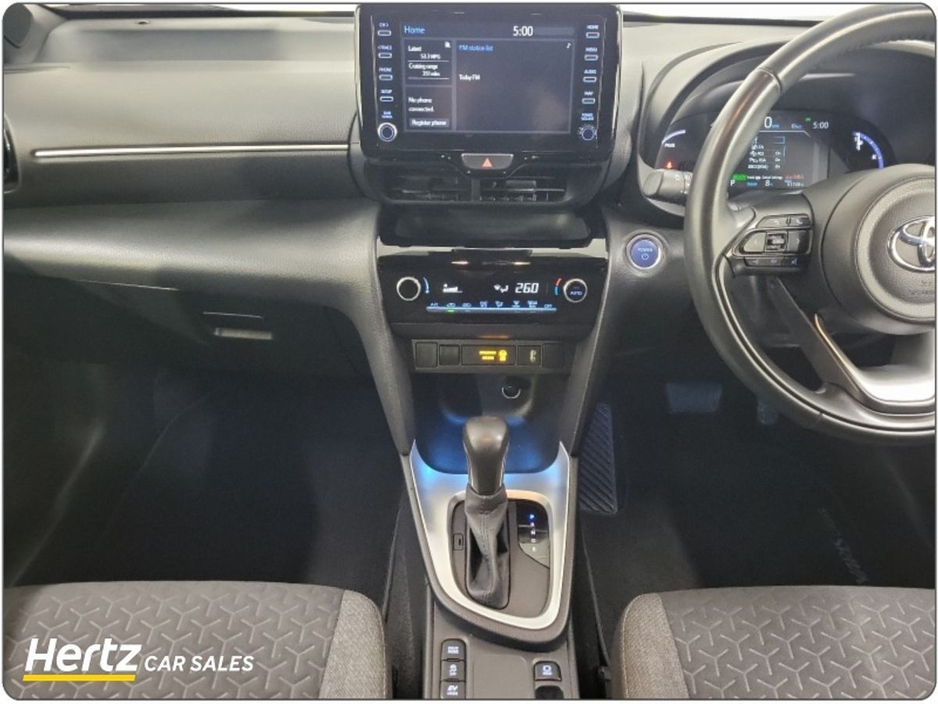 2023 Toyota Yaris Cross - image 9