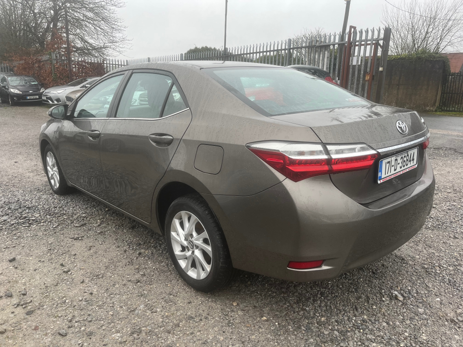 2017 Toyota Corolla - image 3