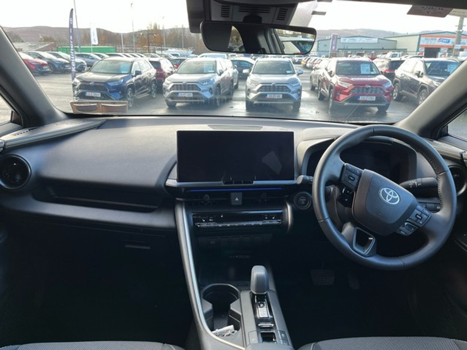 2025 Toyota C-HR - image 8