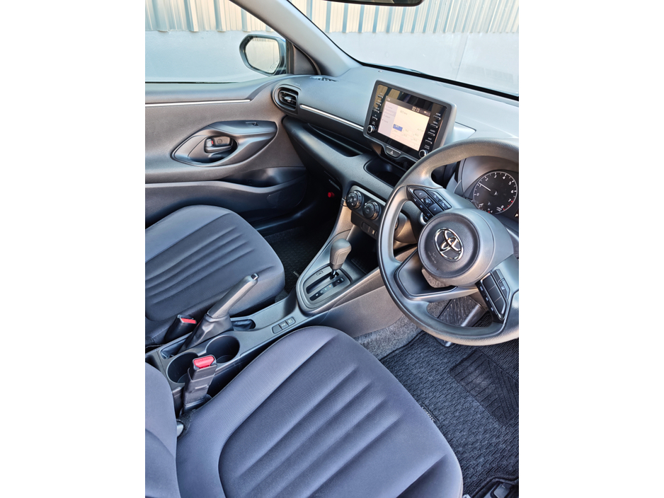 2020 Toyota Yaris - image 8