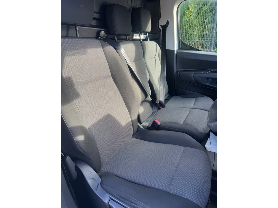 2020 Peugeot Partner  €13,950