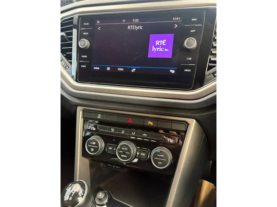 2021 Volkswagen T-Roc - image 15