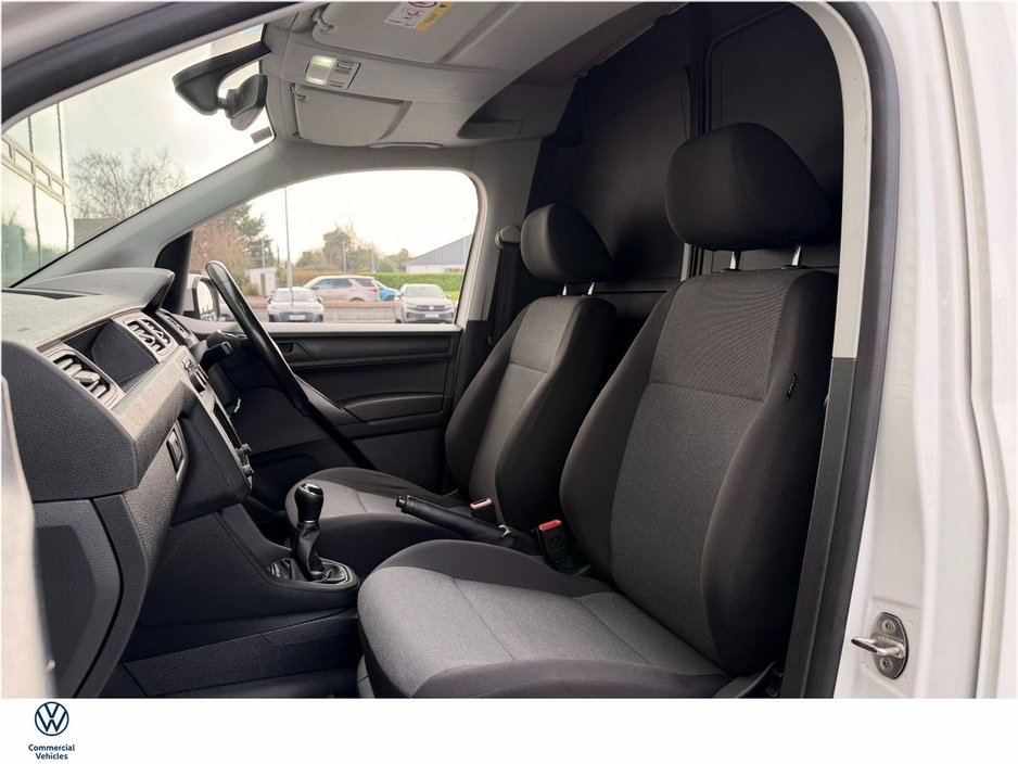 2019 Volkswagen Caddy - image 4