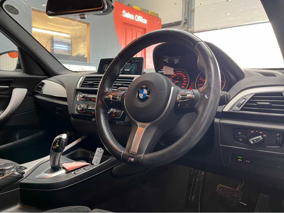 2016 BMW 1 Series - image 9