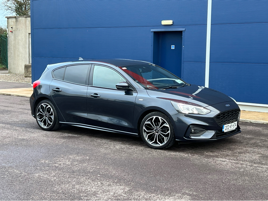 2020 Ford Focus - image 6
