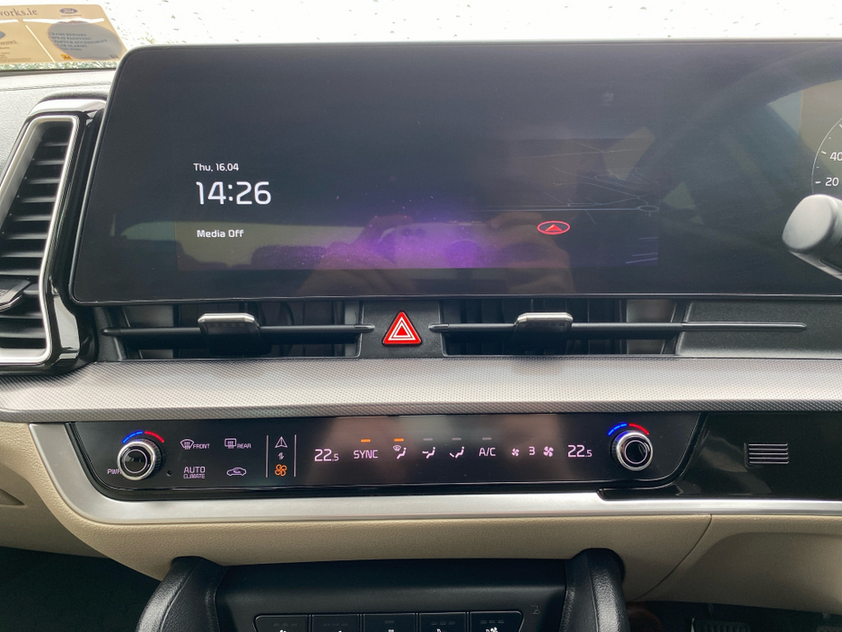 2022 Kia Sportage - image 18