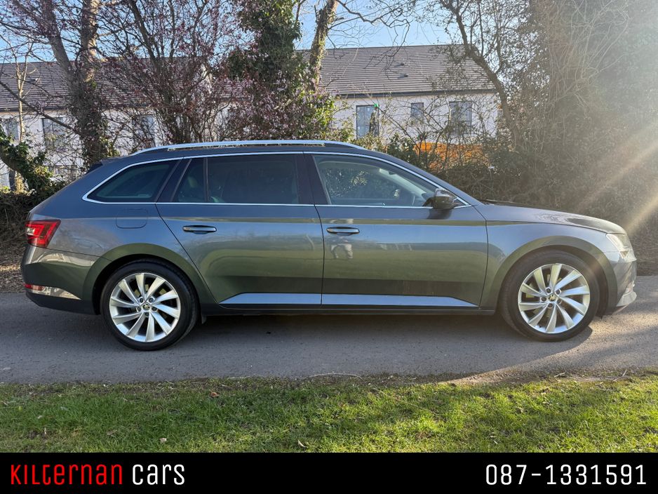 2017 Skoda Superb - image 2