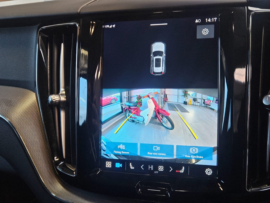 2022 Volvo XC60  €42,950