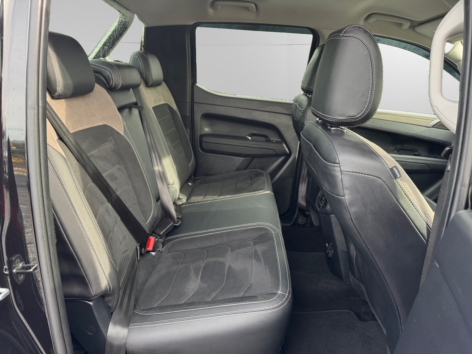 2025 Volkswagen Amarok - image 13