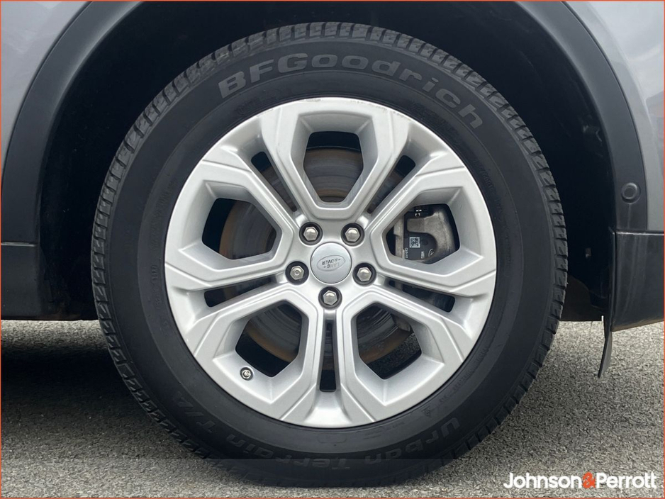 2021 Land Rover Discovery Sport - image 9