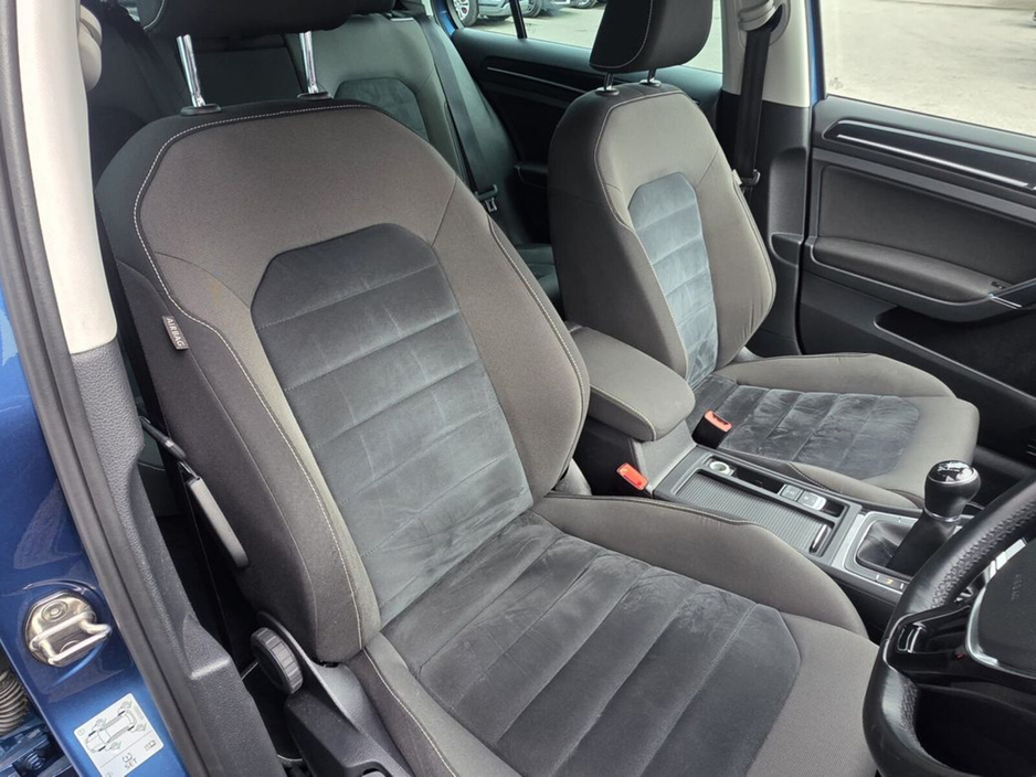 2014 Volkswagen Golf - image 8