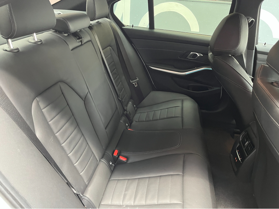 2024 BMW 3 Series - image 17
