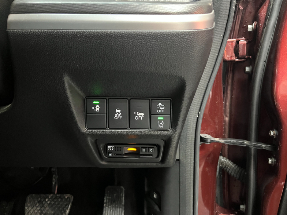 2017 Honda Stepwagon - image 12