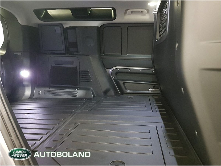 2022 Land Rover Defender - image 5