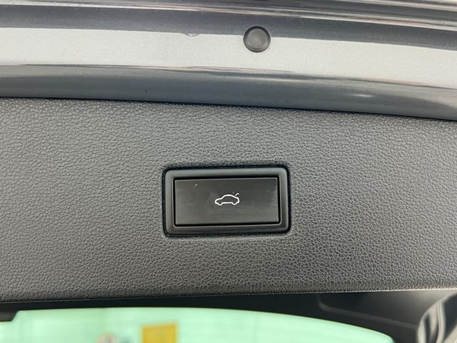 2023 Volkswagen Tiguan - image 16