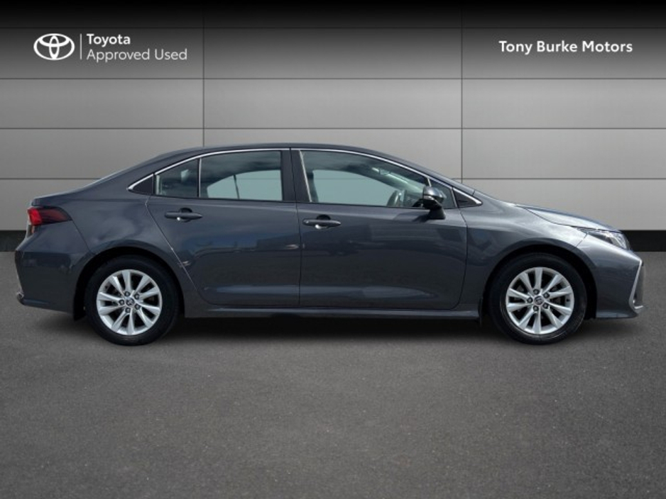 2024 Toyota Corolla - image 3