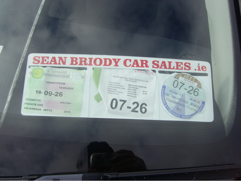 2015 Volkswagen Jetta - image 2