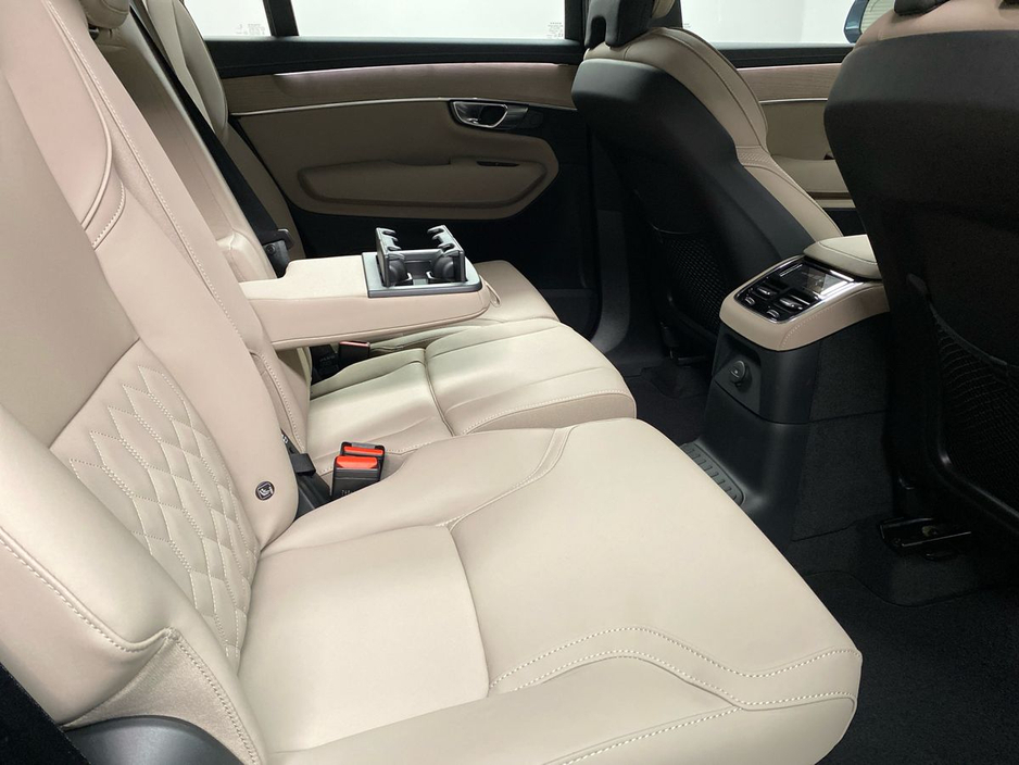 2026 Volvo XC90 - image 12