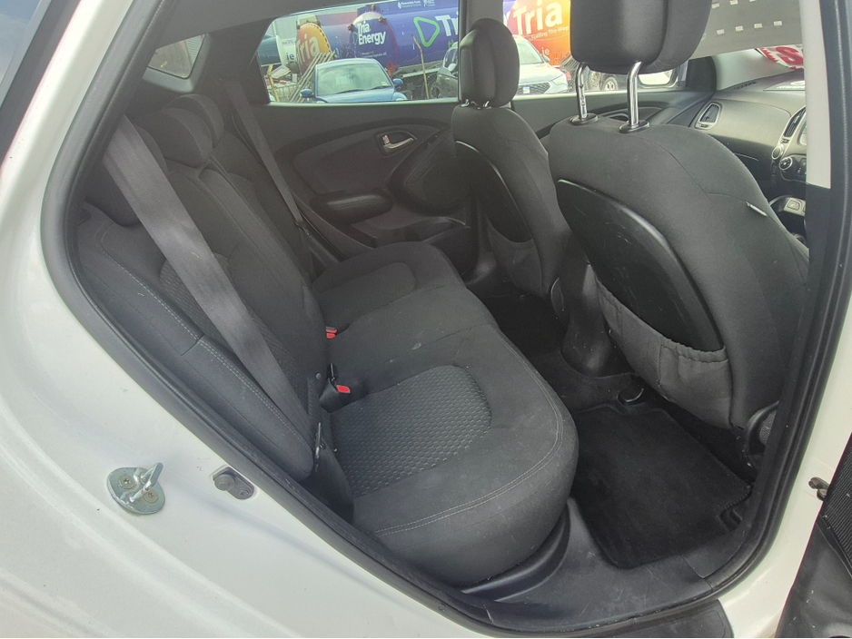 2012 Hyundai ix35 - image 2