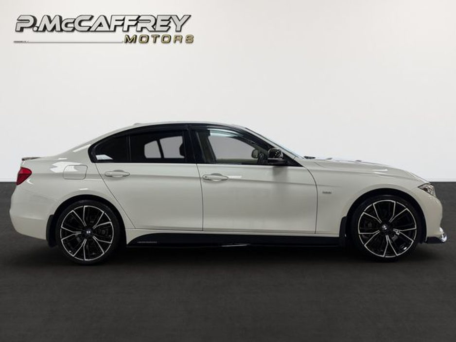 2016 BMW 3 Series - image 4