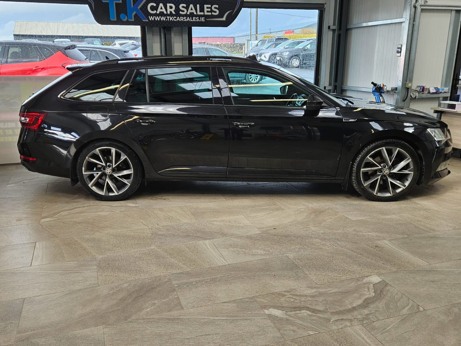 2019 Skoda Superb - image 4