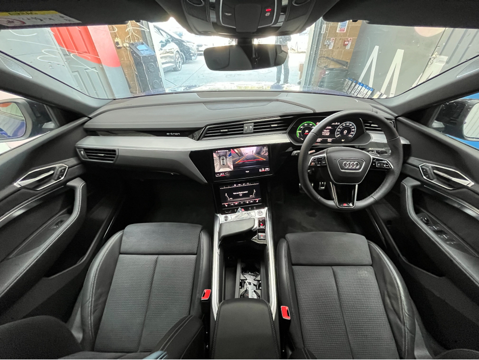 2023 Audi Q8 - image 24