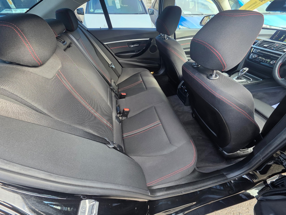 2017 BMW 3 Series - image 15