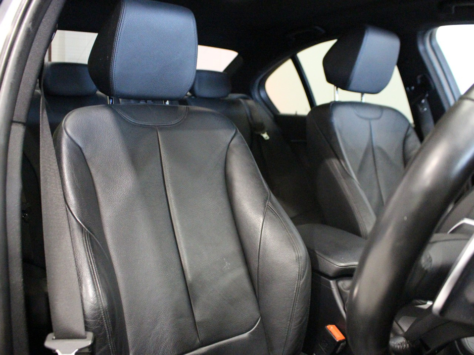 2018 BMW 3 Series - image 24